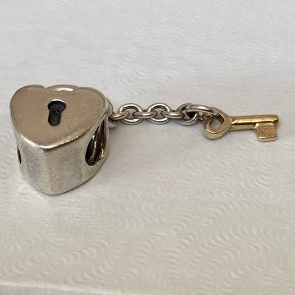 pandora “key to my heart” silver bracelet charm with gold - Picture 5 of 7